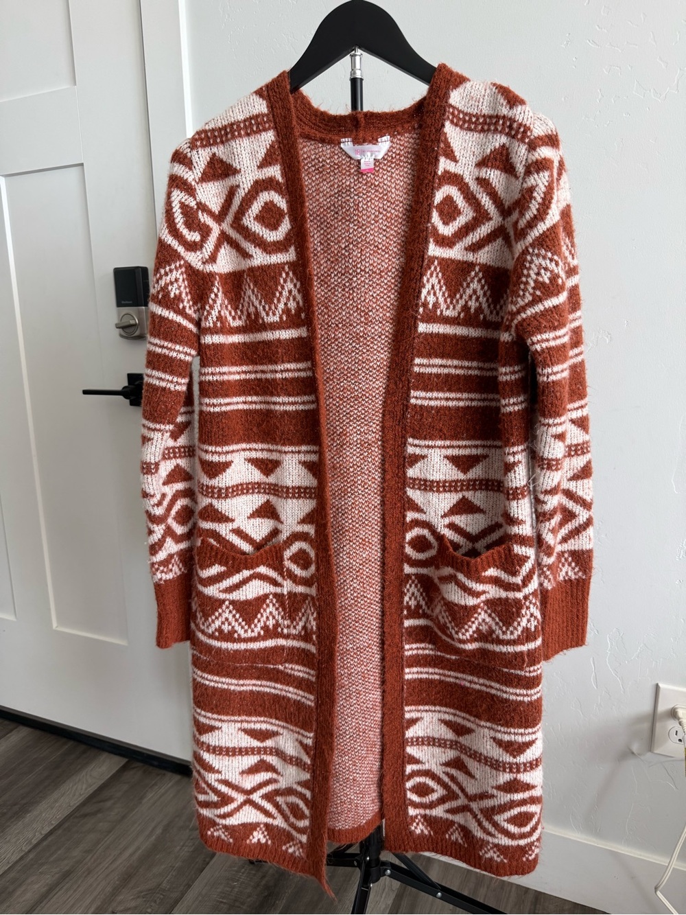 No Boundaries Rust & Cream Open-Front Patterned Cardigan - Picture 2 of 4